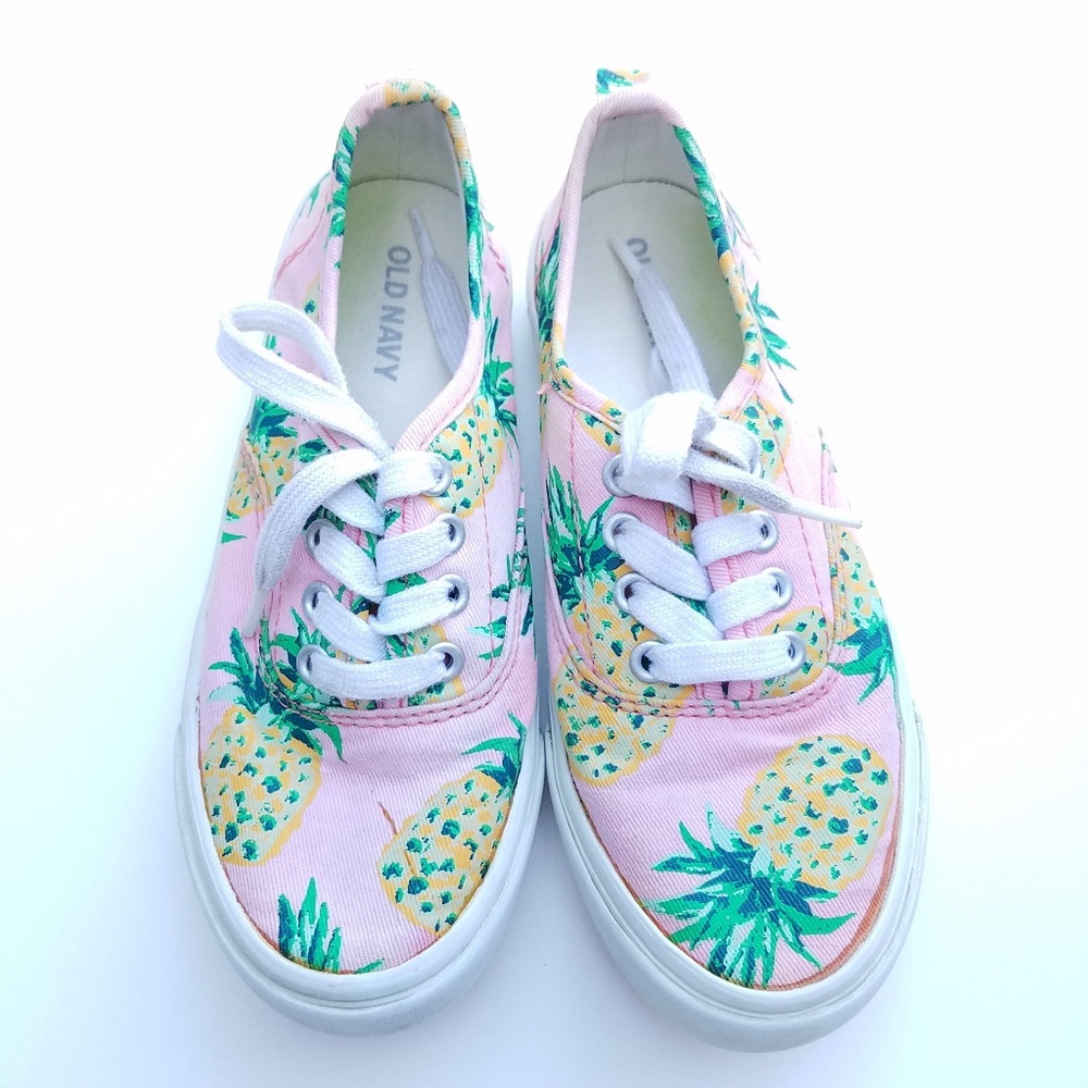 Old Navy | Pineapple print sneakers size 13